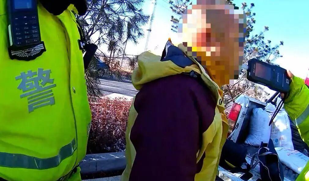 济南出租车司机酒驾被查，乘客叫车竟又遇“酒友”司机