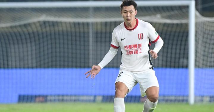 李昂最佳替身浮现？上港锁定成都蓉城王牌后卫，球迷却很不高兴！