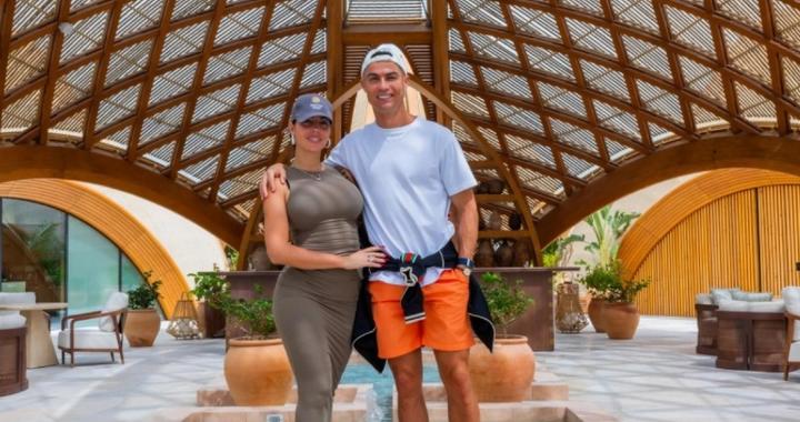 有钱任性！C罗在沙特一次性购入两栋别墅