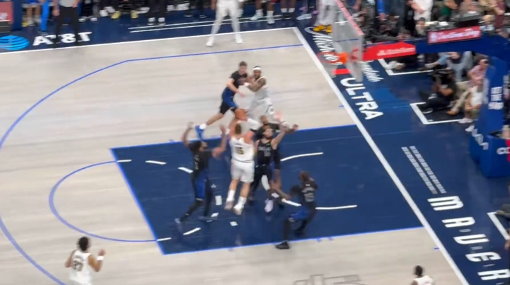 约基奇最后时刻被四人包夹分球底角，沃特森接球大空位绝杀三分打铁