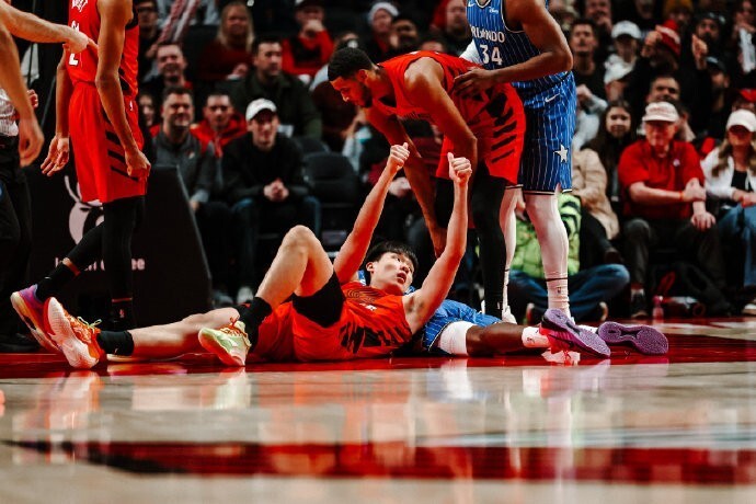 表现独一档，杨瀚森是开拓者全队上半场唯一正负值为正的球员