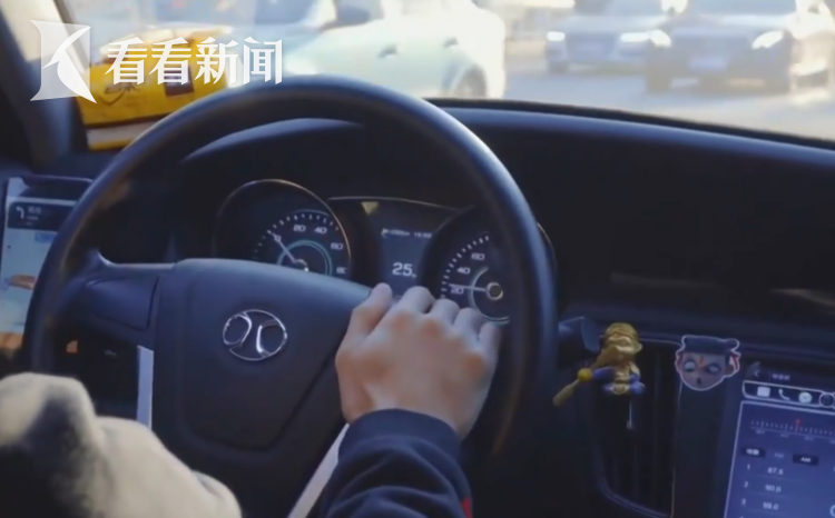 聋哑人士开网约车 “无障碍”如何贯通司乘两端？