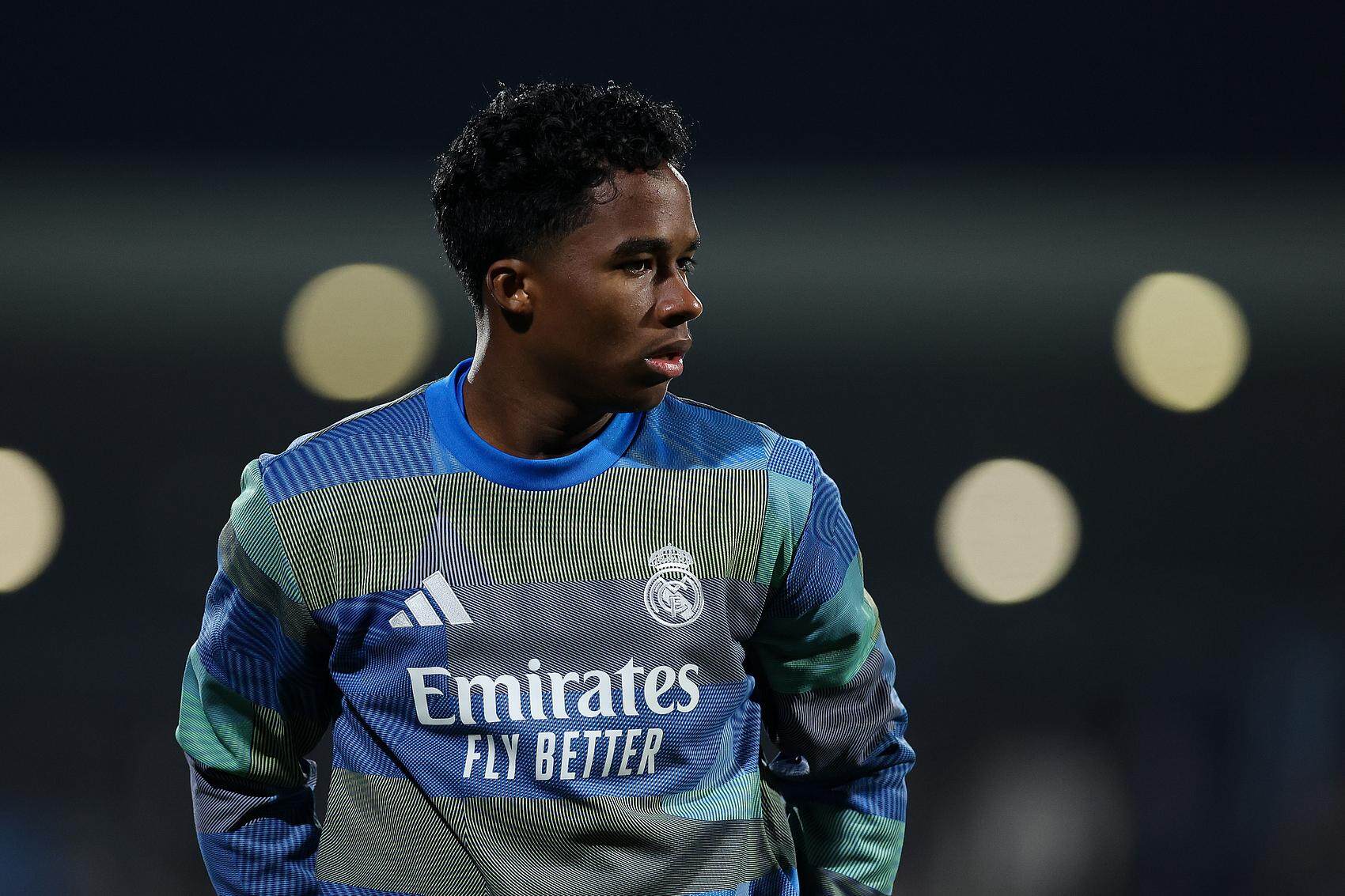 恩德里克被皇马租借到里昂，巴西天才前锋在欧洲艰难求存丨记者观察