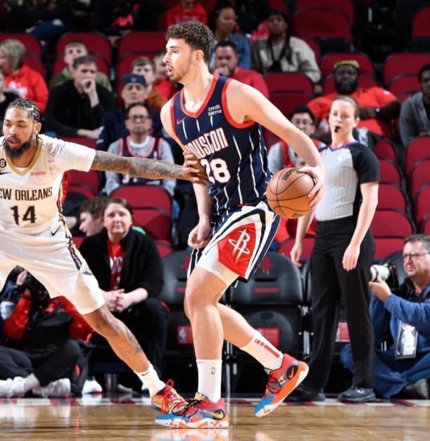 2场仅7助攻！申京杜兰特角色互换？火箭队新战术失灵，乌度卡失算