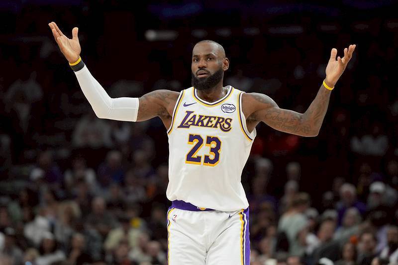 湖人开局28场才连败的意义？詹姆斯：我不知道