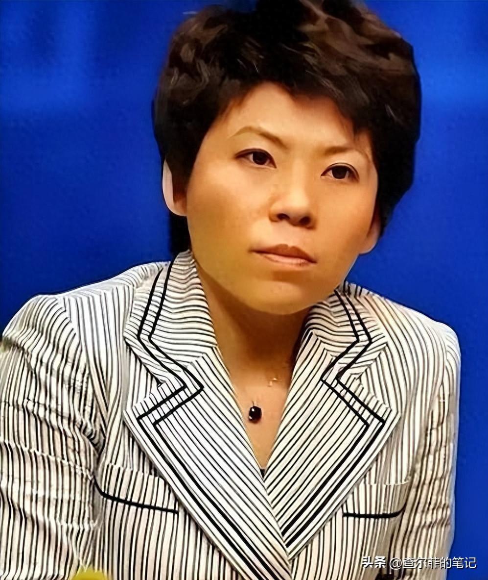 败光20亿、国籍问题、向洋人下跪，邓亚萍身上的标签到底是真是假