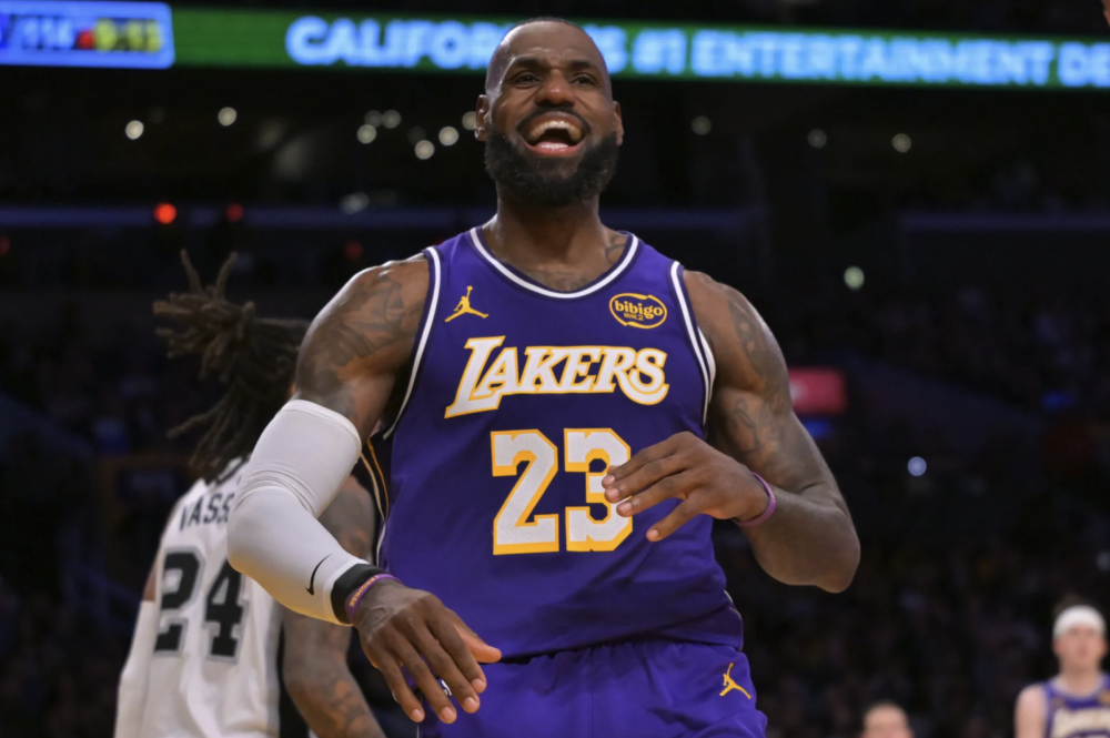 美媒对全明星五大预测：詹姆斯连续21年纪录被中断 狄龙比布克更值得入选