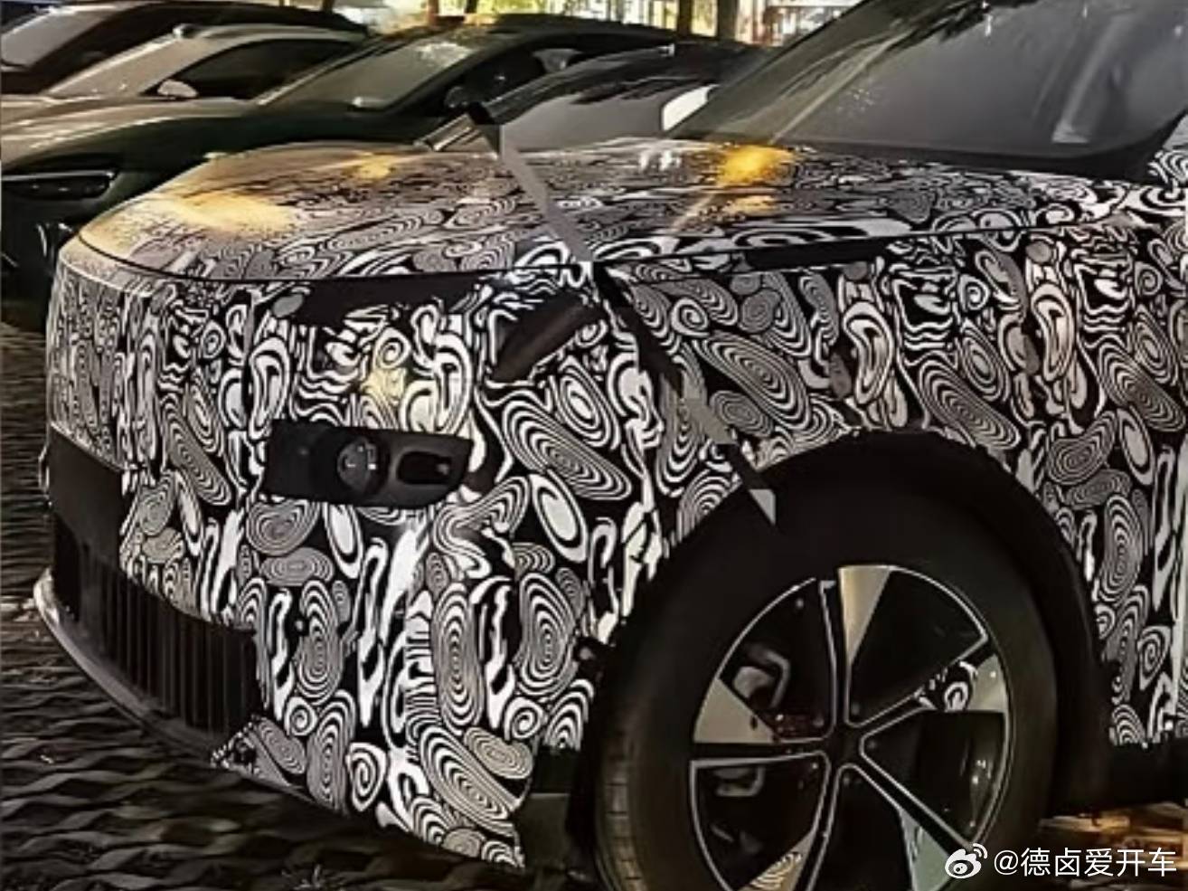 领克800新车谍照曝光：设计近似“大哥”领克900，或与09同级