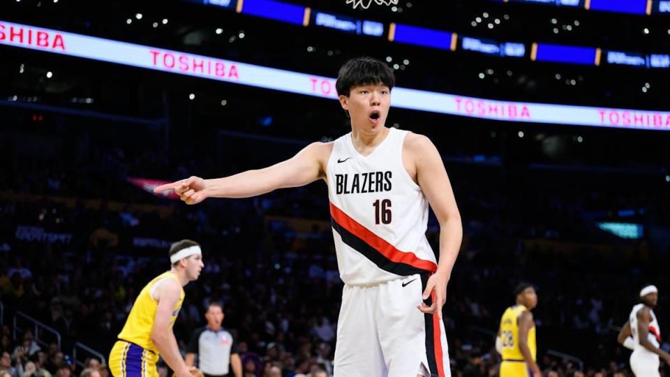 杨瀚森今天能出场吗？拓媒呼吁：多给他机会也许能解决球队进攻问题