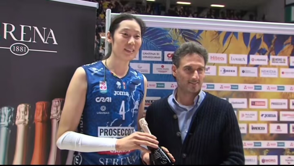 意甲女排中国德比科内3-0夺16连胜 朱婷12分MVP庄宇珊10分