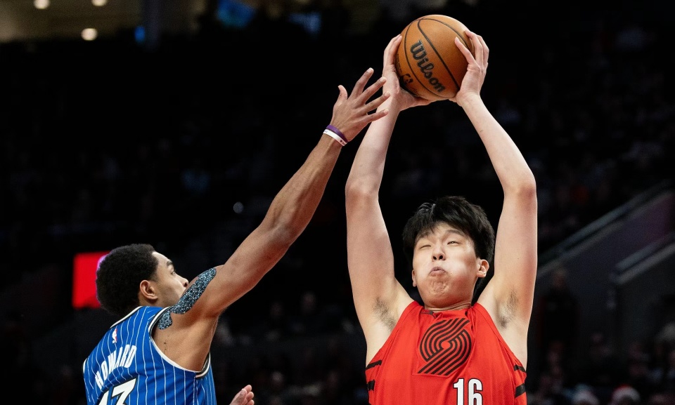 杨瀚森时隔16天复出：4+2+2+1+1首次单场百分百 末节被弃用