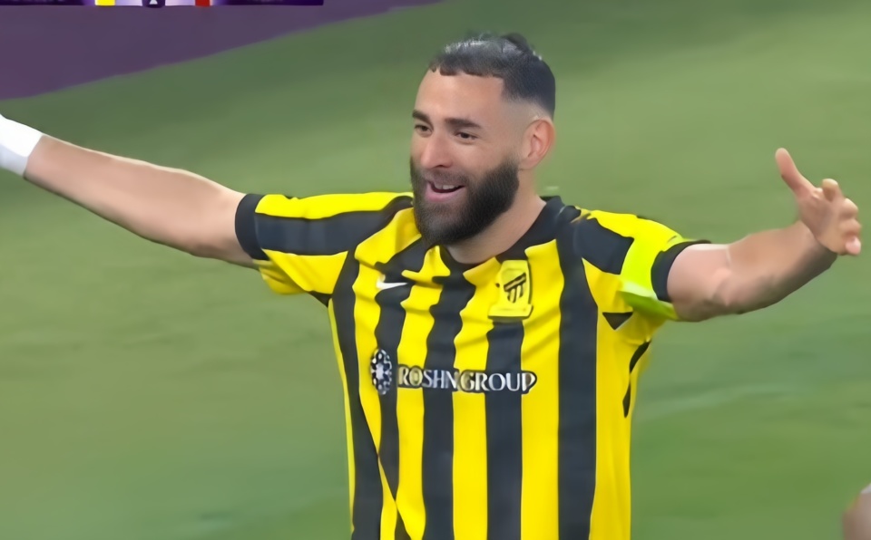 亚冠精英赛1-0,C罗争冠劲敌升至第6,38岁皇马旧将凌空斩一剑封喉