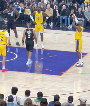 这么早就搞心态？詹姆斯罚球时狄龙提前进线干扰