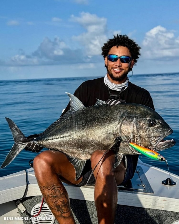 不缺钱就是任性！西蒙斯手握2亿暂别NBA，钓鱼当老板仍盼王者归来
