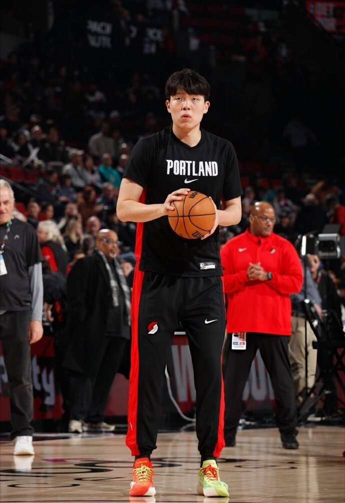 第三节表现下滑&末节DNP，杨瀚森出场7分52秒得4分2板2助1断1帽