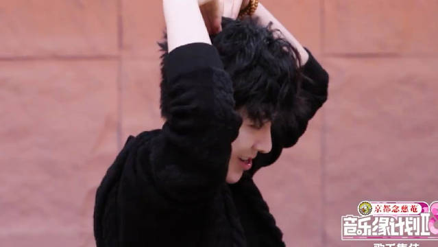 宇宁不语，只一味的比心哈哈哈