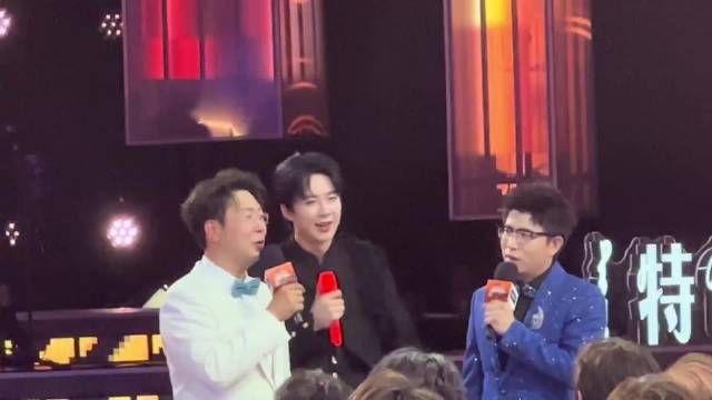 刘宇宁北京卫视跨年晚会变鱼，周深调侃别游累