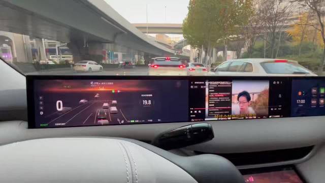 智己LS6 OTA升级后中控屏可行车播放视频