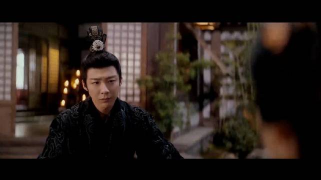 折腰：魏劭向小乔撒娇：他有护心镜我没有，哪料小乔下秒把他气死