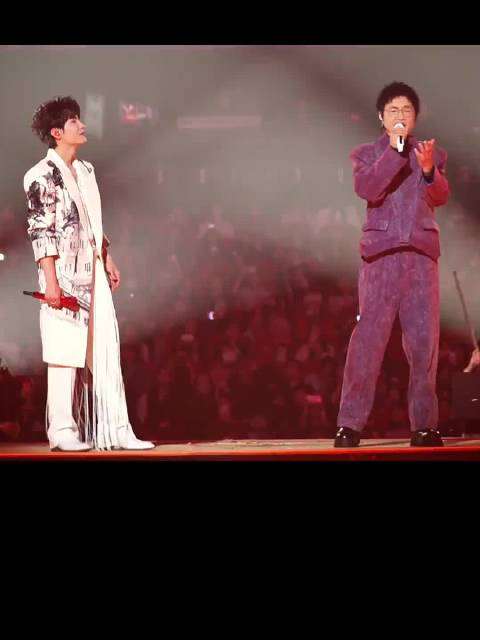 孙楠陈楚生演唱会即兴合唱海阔天空播放量破五百万