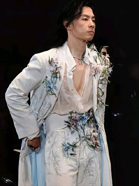 47岁吴建豪演唱会飞奔扶起摔倒阿信