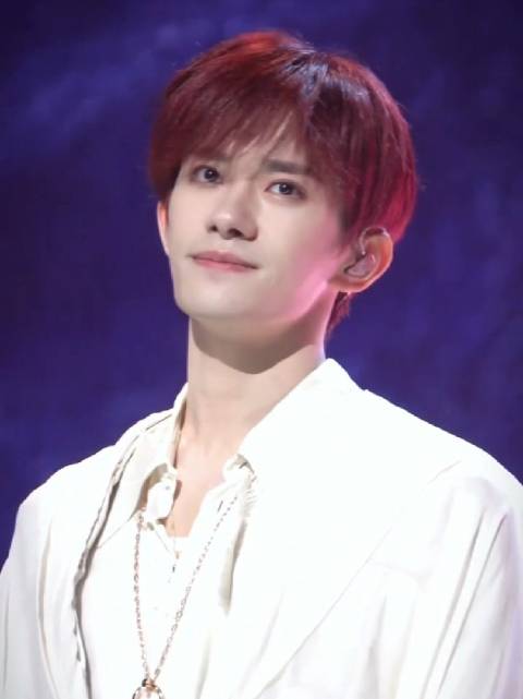 就这样大肆炫耀自己的帅气代言人，证明自己的确很万能吗？诡计多端