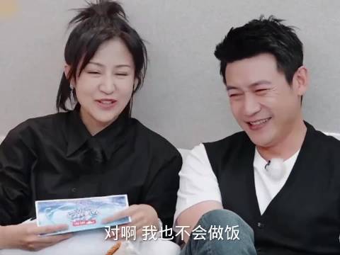 娱乐圈有一种爱情叫陆毅鲍蕾，大学一见钟情，在一起三十年仍像谈恋爱