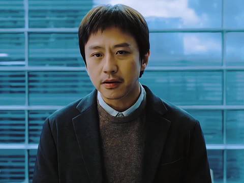 邓超等主演《胜券在握》公司裁员老员工引争议