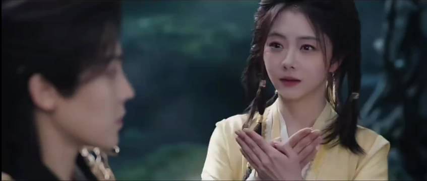 谭松韵新剧《逍遥》预告曝光，红衣黑化眼神震慑