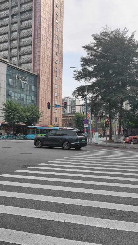 每次来太古仓这边，真的遍地都是蔚来... 跟不要钱一样