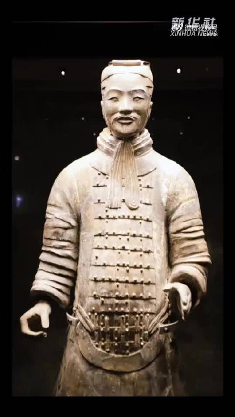 哈尔滨冰雪大世界展出兵马俑冰雕，周深献唱助阵