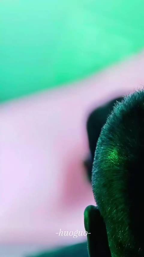 梨涡跑出来了！笑得好甜好甜啊 @TFBOYS-易烊千玺 cr