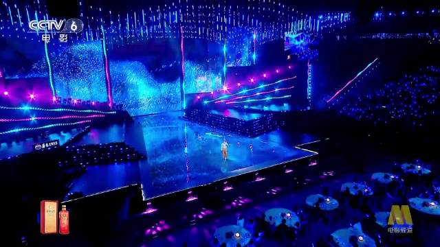 沈佳润湾区晚会献唱《美美Sunday》，亮眼造型点燃全场