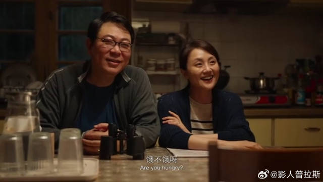 儿子约会回家，不料被父母偷看到，反应笑喷了！