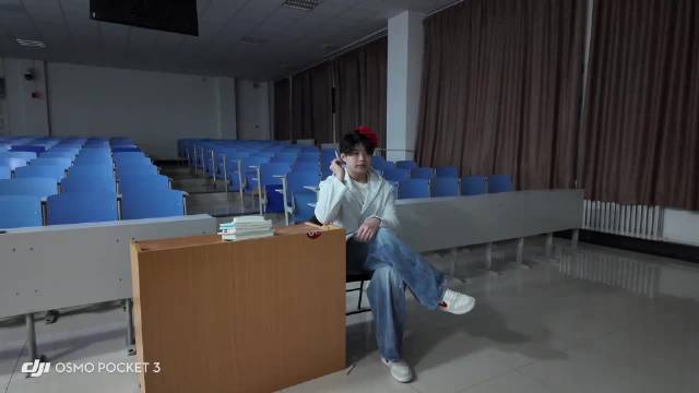 网友模仿《霸王别姬》里妓院老鸨子面对菊仙赎身名场面