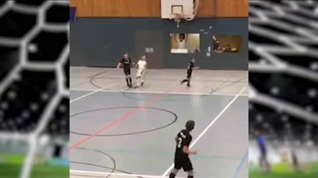 卡尔采访时说的他小时候进了高兴得一晚上睡不着的进球应该是这球吧！