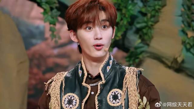 胡兵现场走秀，王耀庆一看：帅炸，丁程鑫都傻眼！