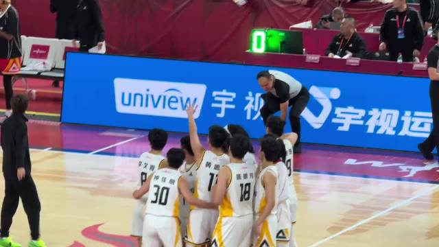 舒予被姐姐说了几句变身委屈宝宝，场上哭了，场下肯定也要自己去哄