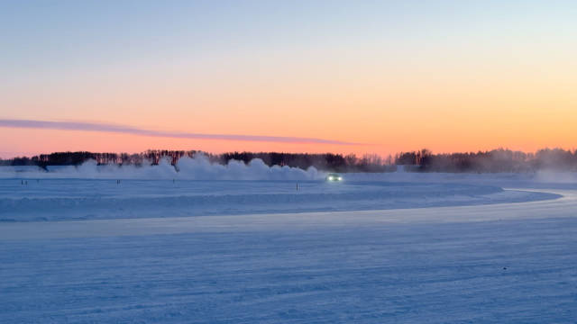 何小鹏冰雪试驾X9超级增程称太稳了