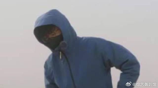 何浩楠赵小童赵一博沙尘暴里开工