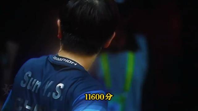 孙颖莎180周世界第一背后，伤痛与荣耀并存