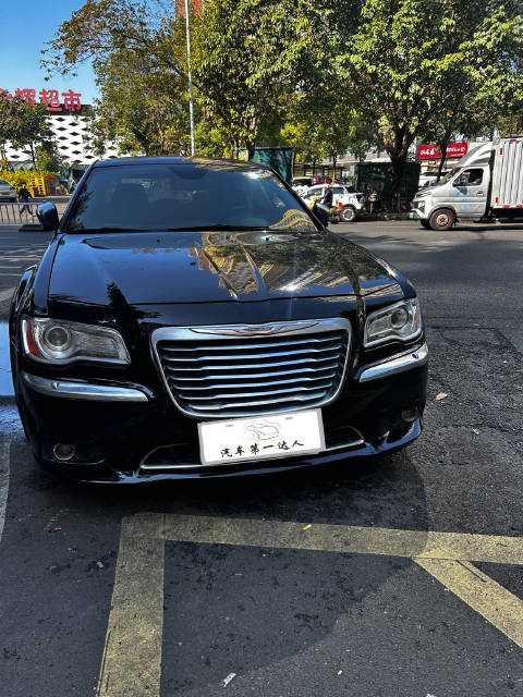 视频：克莱斯勒300C，曾经号称小宾利