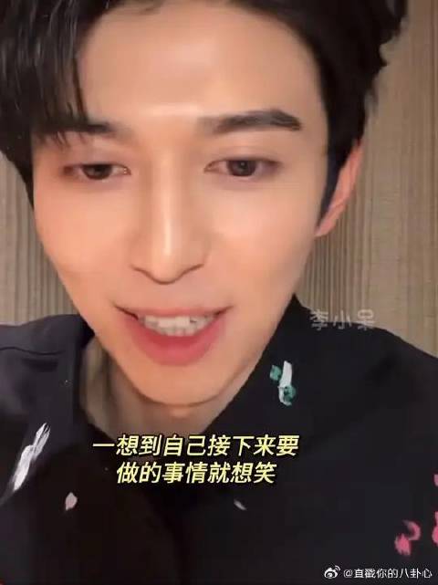 赵小童给粉丝花式整活！赵的腹肌果然很别致