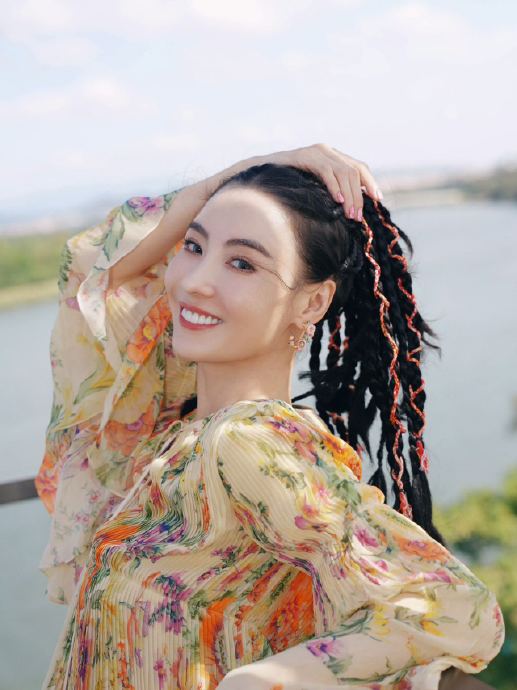 张柏芝回顾18岁到45岁人生历程，暖心分享一路繁花心路