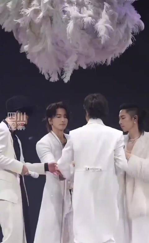 审批通过！阿信和F3要来成都了