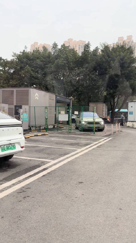 实测蔚来换电全程5分50秒，核心换电环节3分钟