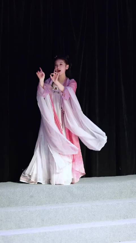 我宝就是如此美萌 cr.小杰随拍