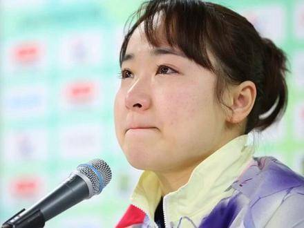 伊藤美诚分享合影：与冠军孙颖莎选手同框，绽放灿烂笑容