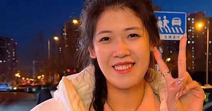 李盈莹回国后首亮相！秀出新美甲晒与母亲合照，养伤成第一要务