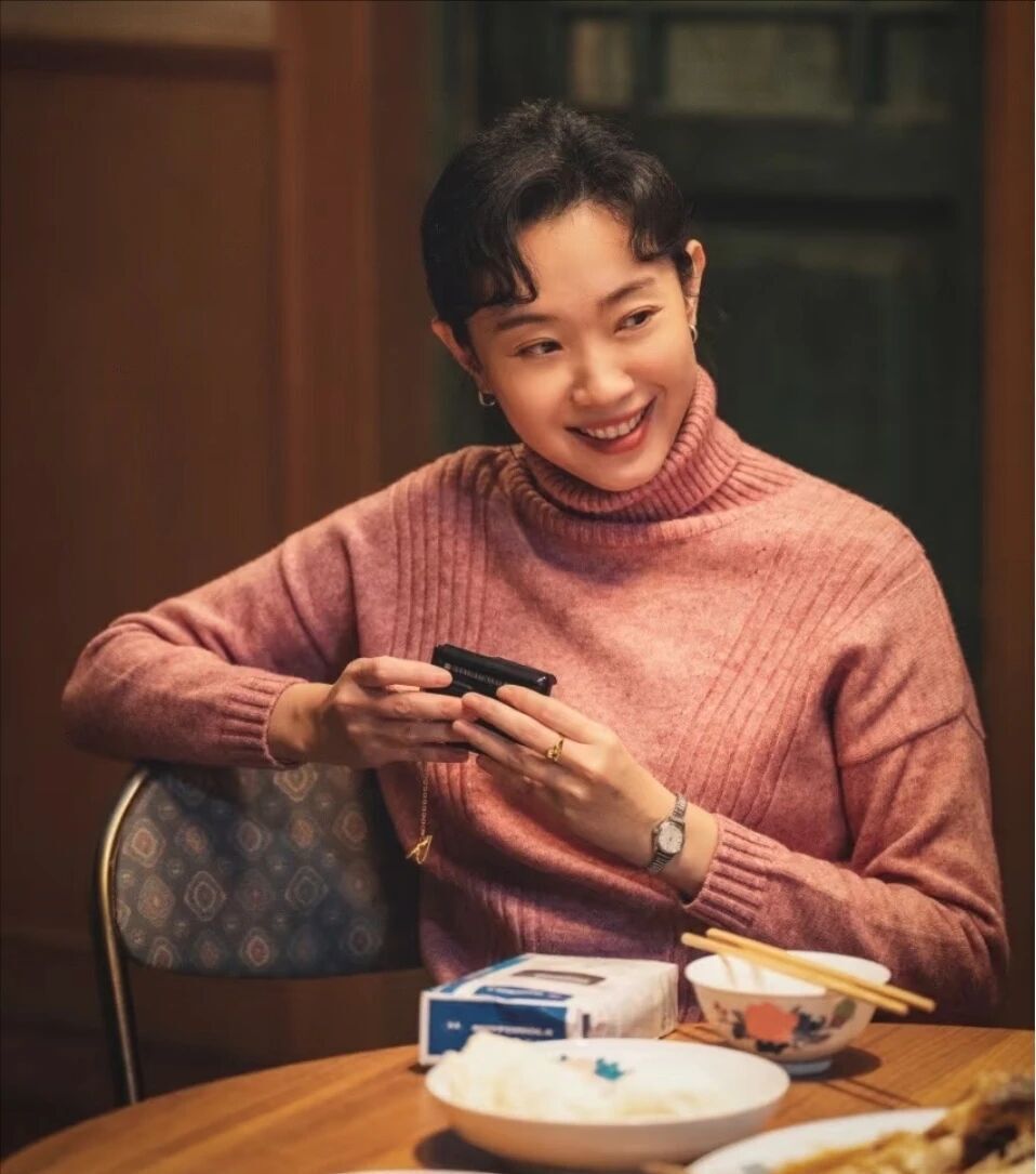 年轻时老气，年过40却美得冒泡，这个月4部剧同时播，她是真火了